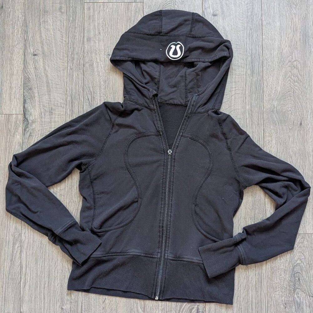 35🖤 Vintage Lululemon Scuba Hoodie — Black • White Embroidered Logo 🖤
